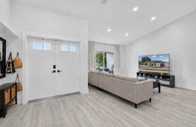 16709 SW 5th Court Gallery 3
