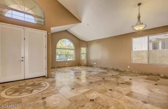15107 W SELLS Drive Gallery 4
