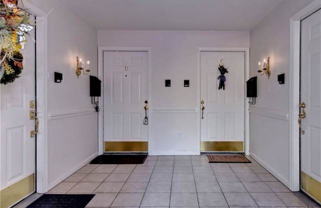 225  Woodmere Gallery 4