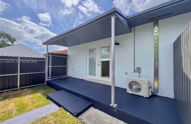 7135 SW 22nd St photos photos