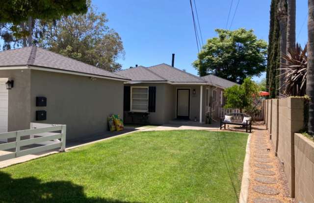 Old Towne Orange Gem | Private Back Unit + Yard Gallery 1