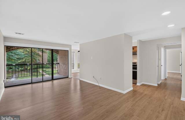 11232 CHESTNUT GROVE Square Gallery 4