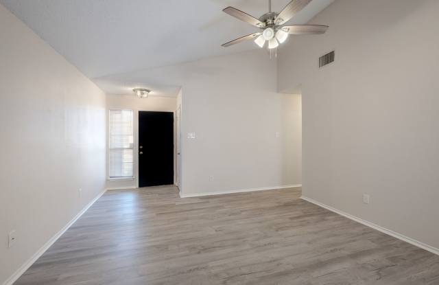 Charming 3-Bedroom Near Randolph AFB Gallery 4