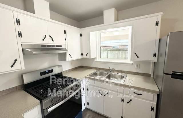 2409 Cottonwood Place Gallery 2