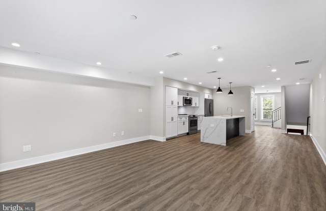 2144 LOMBARD Gallery 2