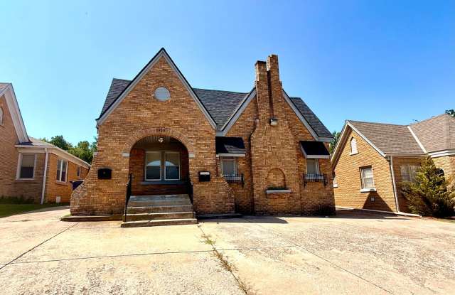 Large 5BD 3.5BA Home w/ Bonus ADU close to Oklahoma City University!! photos photos