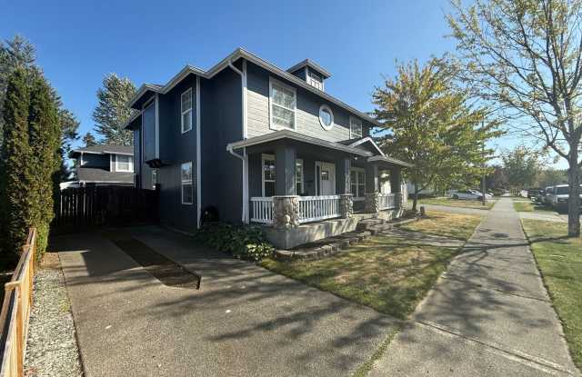 Beautiful 4-Bedroom Craftsman Home in Lords Lake Community Gallery 3