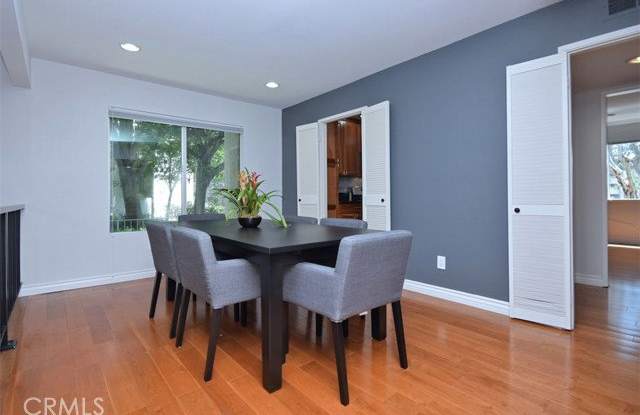 11856 Moorpark Street Gallery 4
