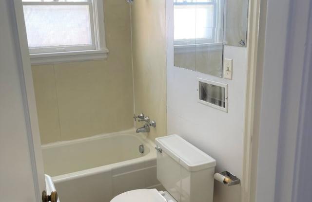 Charming 1 Bedroom 1 Bath Available Now! Gallery 4