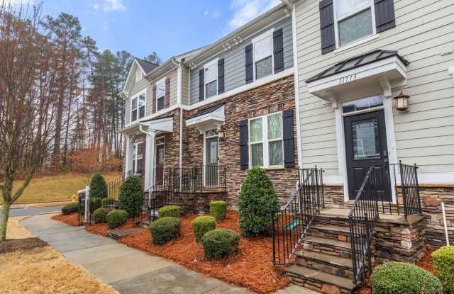 MOVE-IN SPECIAL: Apply now and receive $500 off your first full month’s rent! Gallery 4