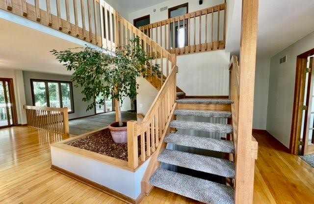 2533 WHISPERING PINES Drive Gallery 2
