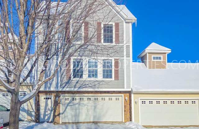 2 Bedroom, 2.5 bath townhome in Urbandale with attached 2 car garage!!! - 15323 Townsend Avenue, Urbandale, IA 50323