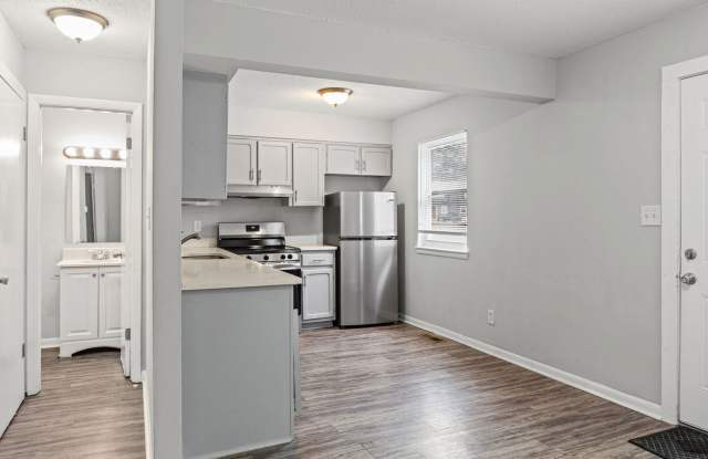 Back-to-School Special! Spacious Updated 3BR Townhome + $250 Off 2nd Month’s Rent Gallery 4