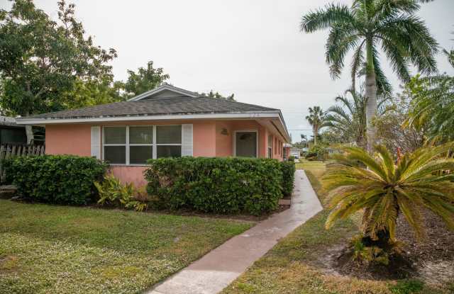 ***NO HOA, QUICK MOVE IN *** NAPLES PARK *** ANNUAL *** CLOSE TO THE BEACH***CLOSE TO MERCATO *** PET FRIENDLY*** Gallery 1