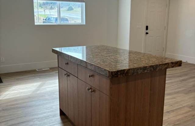 ***MOVE IN SPECIAL*** photos photos