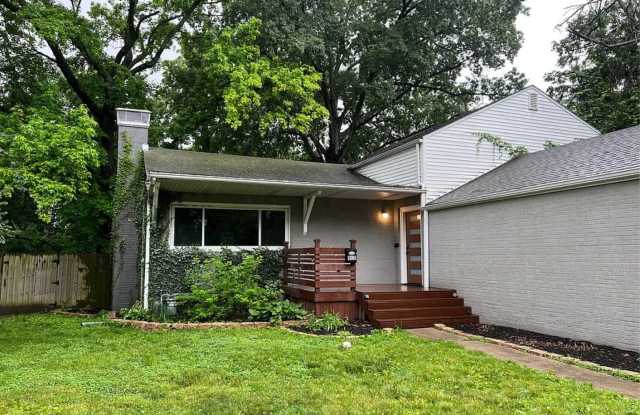 4BR Home | 2-Car Garage, Fenced Yard & Central Location Gallery 3