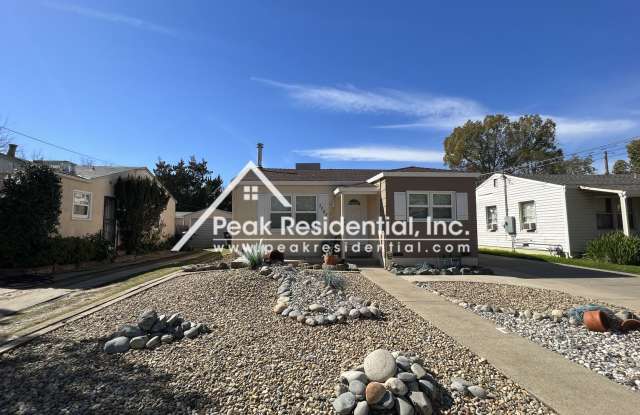 Charming 2bd/1ba House with Garage near UCD Med Center Gallery 1