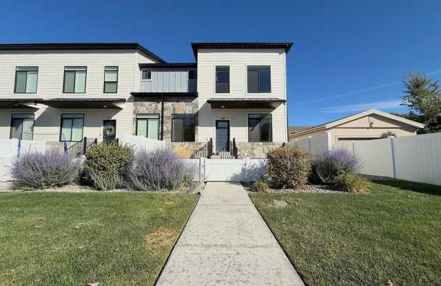 4-Bedroom Midvale Townhome | Garage + Pets Allowed + Great Location Gallery 1
