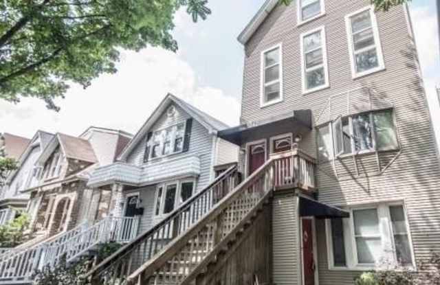 1742 W Roscoe St 2 - 1742 West Roscoe Street, Chicago, IL 60657
