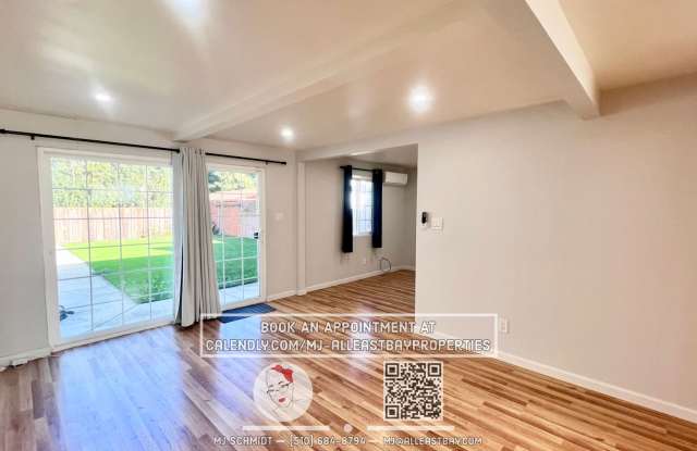 3 bedroom home in El Sabrante with EV charger, 2 parking spots, 1 car garage, ac/heat! photos photos