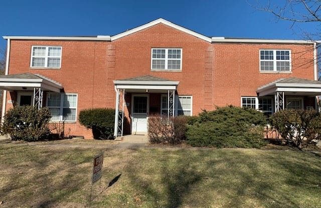 2090 Harwitch Rd. - 2090 Harwitch Road, Upper Arlington, OH 43221