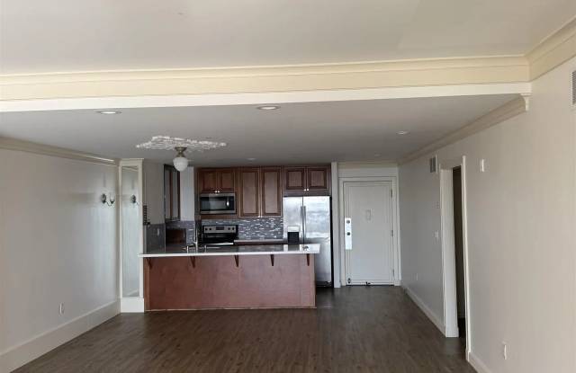2500 Torrey Pines Rd Gallery 3