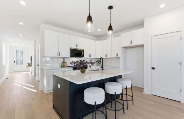 West Nashville Charmer: Walk to What you Need! Gallery 4