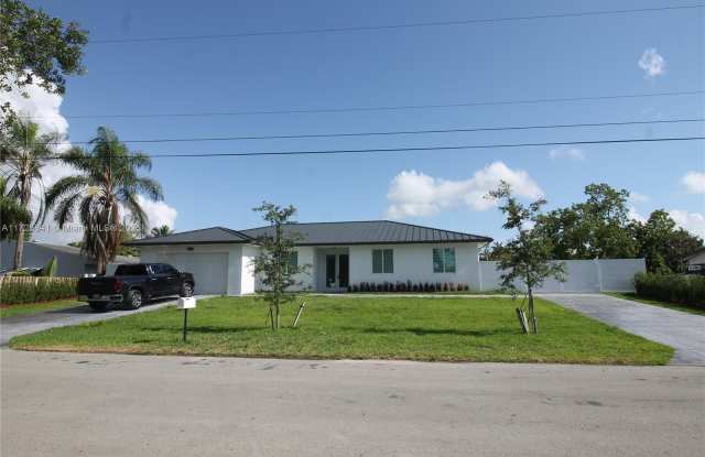18071 SW 176 ST photos photos