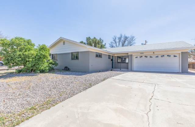 Updated 3 bedroom 2 bathroom house - 2310 Union Avenue, Alamogordo, NM 88310