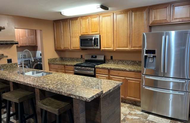 West Side 2 Bedroom With Bonus Room 2 Bath Home Gallery 4