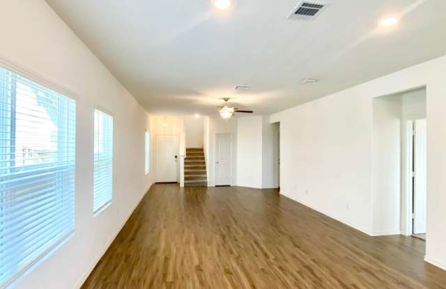 Spacious 4 Bed 2 bath in Orchard Ridge Gallery 4