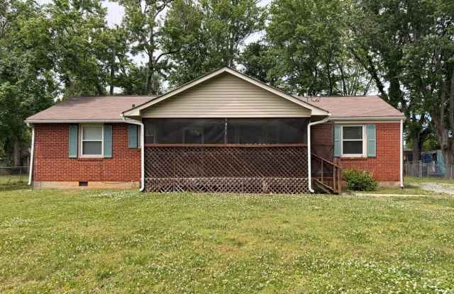 Available Immediately! 3 Bedroom 1 Bath + Bonus & Screened in Porch photos photos