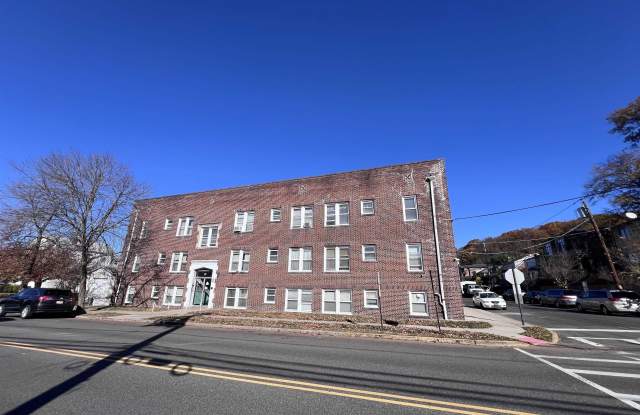 61 EAST EDSALL BLVD - 61 East Edsall Boulevard, Palisades Park, NJ 07650