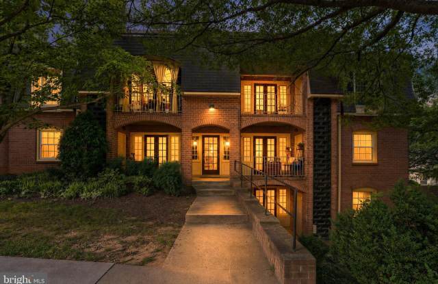 8110 COLONY POINT Road Gallery 1