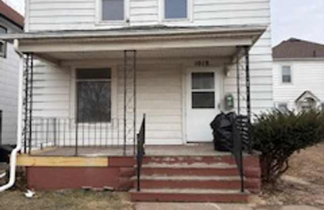 3 BR house, garage, fenced yard photos photos