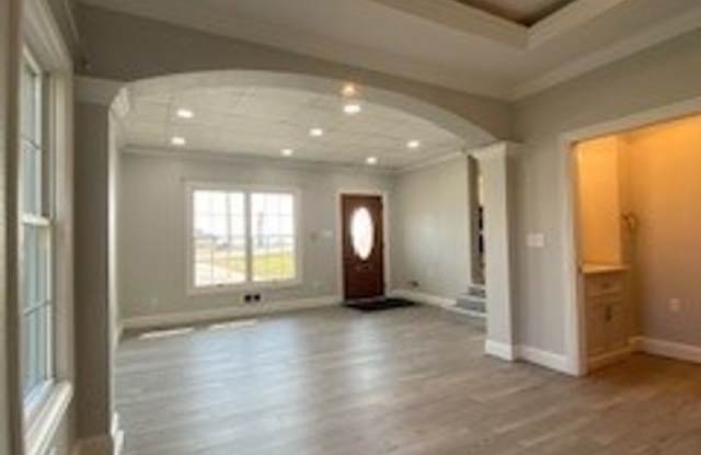 3 Bedroom Home in Middlebury! Gallery 1