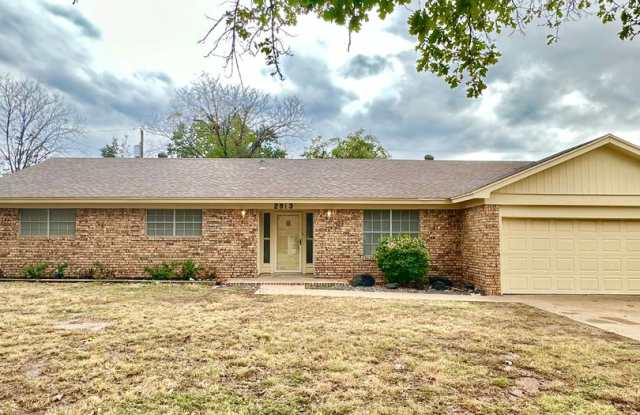 COMING JUNE 2026 - Spacious 3 Bedroom 2 Bathroom Home in College Hills Neighborhood! photos photos