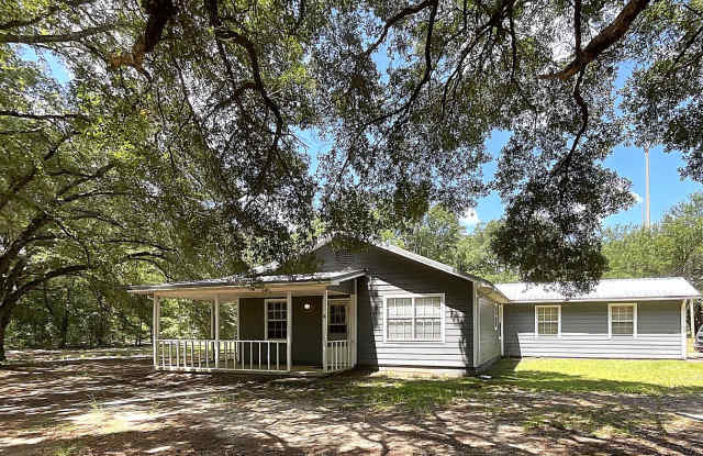 Rural 2/2 near Compass Lake in Marianna w/ One-Car Garage photos photos