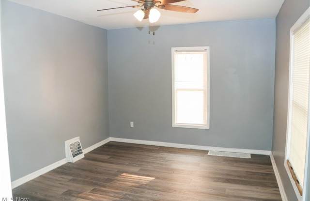 240 E Miller Avenue Gallery 4
