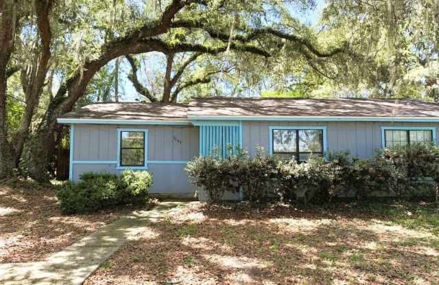 CUTE 2/1 w/ HUGE Privacy Fenced Yard! New Paint! $1095/month! Available Now! photos photos CUTE 2/1 w/ HUGE Privacy Fenced Yard! New Paint! $1095/month! Available Now! photos photos