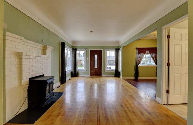 628 Gladstone Street - 628 Gladstone Street, Sheridan, WY 82801