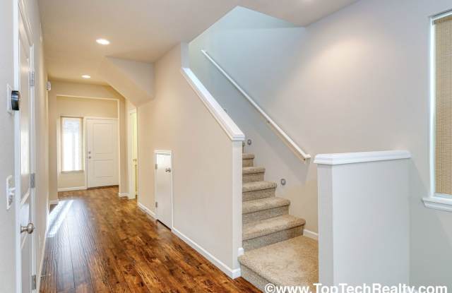 Spectacular 4 Bedroom | 2.5 Bathrooms | Plus Bonus Room | Single Family Home Located In North Bethany |  Abbey Creek Neighborhood Gallery 4