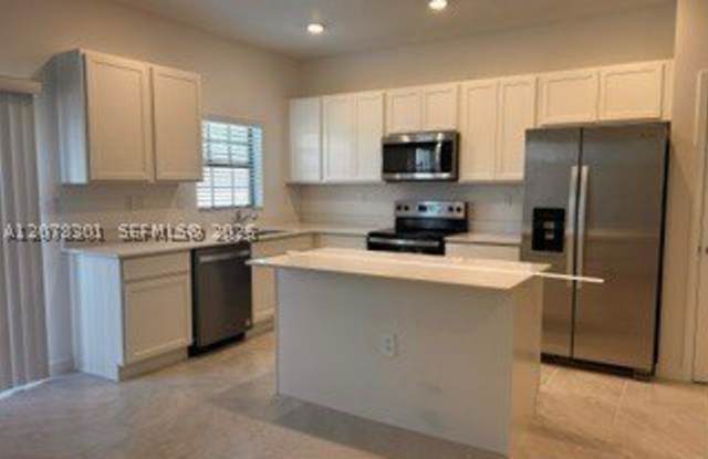 605 NW 6th Ter photos photos