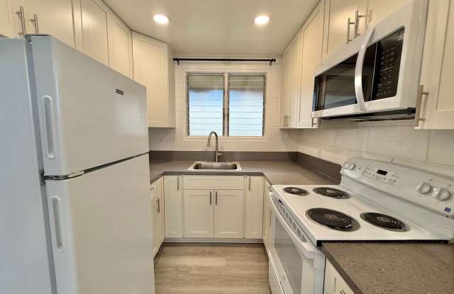 Partially Renovated 2 Bedroom / 1 Bathroom Cottage in Kahului! photos photos