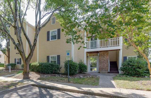 Check out this stunning Hunter's Run top floor condo that is unlike most rental homes you find today! Gallery 3