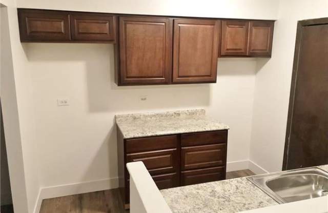 3 Bed 1.5 bath Townhouse, Sec8 Welcome Gallery 4