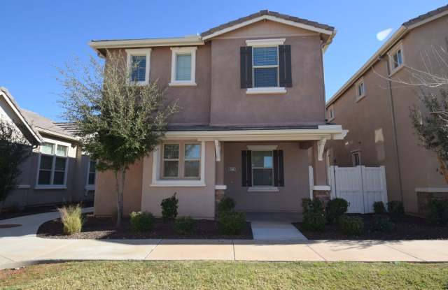Beautiful Cooley Station Bungalow, 3 bed 2.5 bath with loft - 2240 South Basmath Lane, Gilbert, AZ 85295