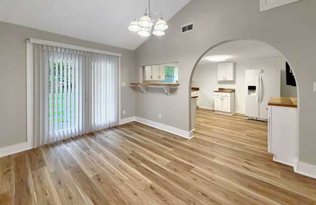 9738 Eisenhower Road Gallery 3