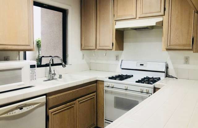 111 S Oak Knoll Avenue, #112 Gallery 4