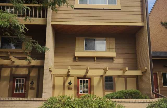 3BR/1.5BA Condo Walking Distance to CU - 3000 Colorado Avenue, Boulder, CO 80303